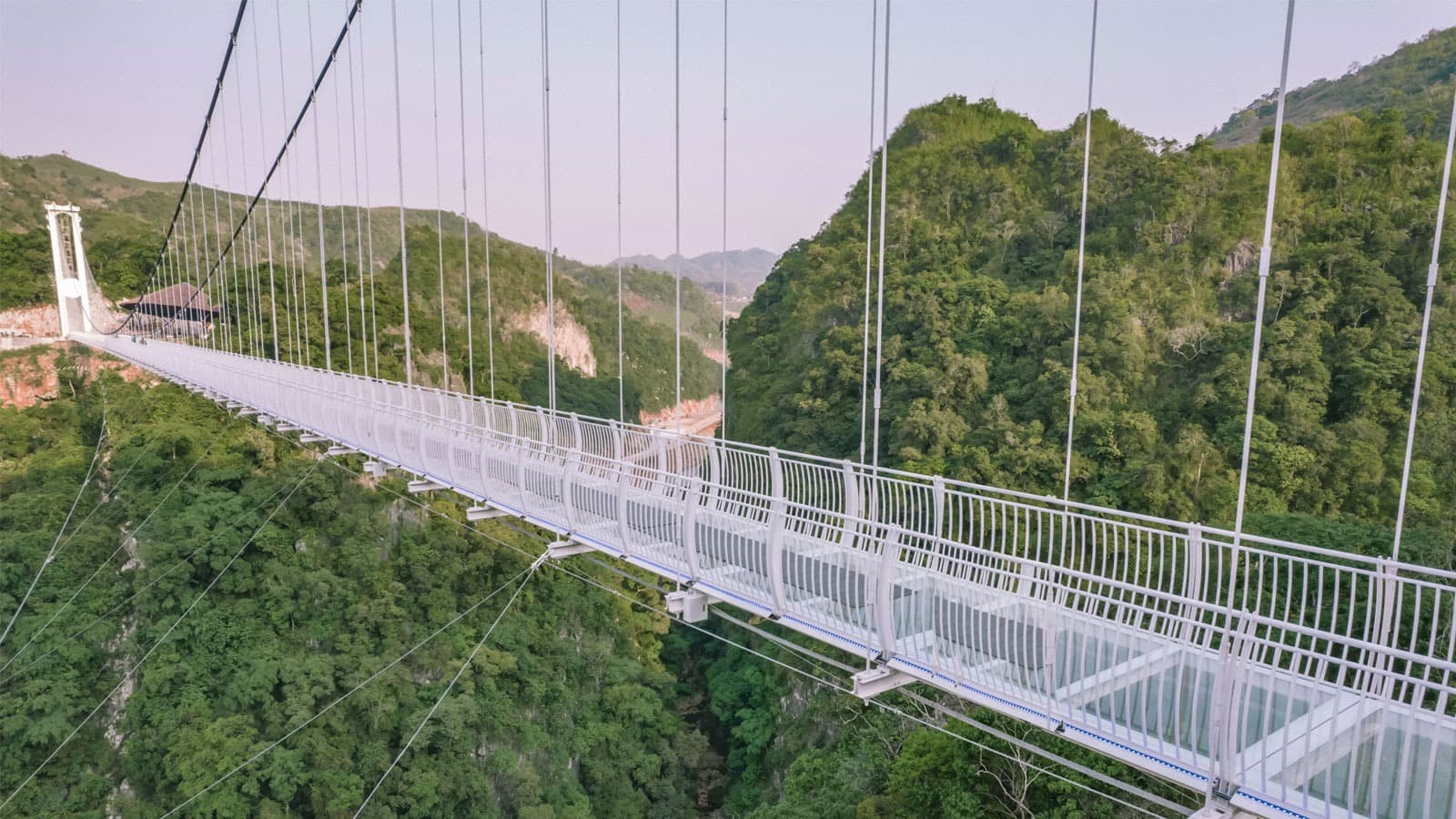 Cầu kính Bạch Long Mộc Châu